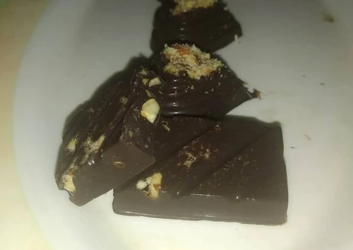 1 ciocolata de casa cu migdale si caju jpg jpeg