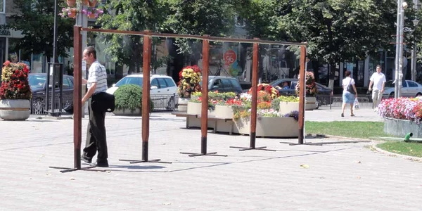 Primăria Slatina a montat duşuri stradale la Fântâna Speranţei şi lângă Centrul Cutural "Eugen Ionescu"