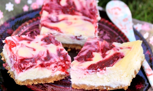 tarta cu iaurt si gem de zmeura jpeg