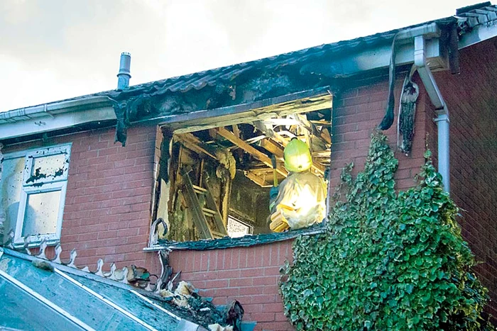 Salvatorul i-a pus repede masca de oxigen (Fotografii: Photoland/Caters)