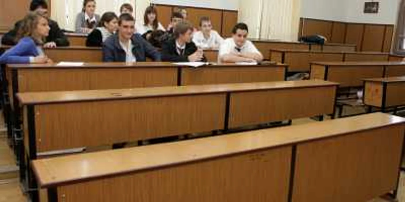 Adolescenţii sunt informaţi despre acest fenomen de specialişti