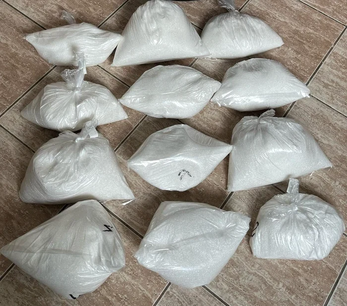 20 de kilograme de ketamină ascunse în pachete cu haine FOTO: DIICOT