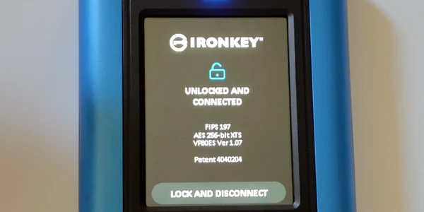 Kingston IronKey Vault Privacy 80 SSD portabil cu criptare FOTO Adrian Pogîngeanu jpg
