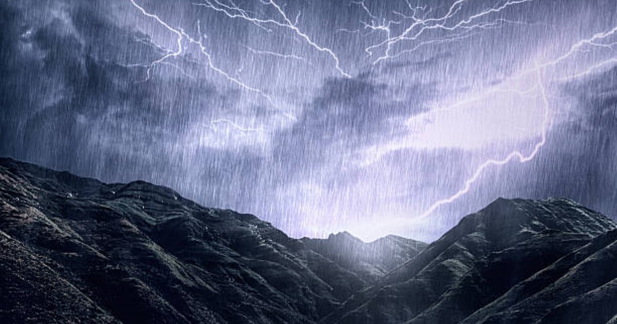 Actualizare ANM de vreme severă sâmbătă seară. Au fost emise avertizări de ploi torențiale, vânt și grindină pentru mai multe localităţi