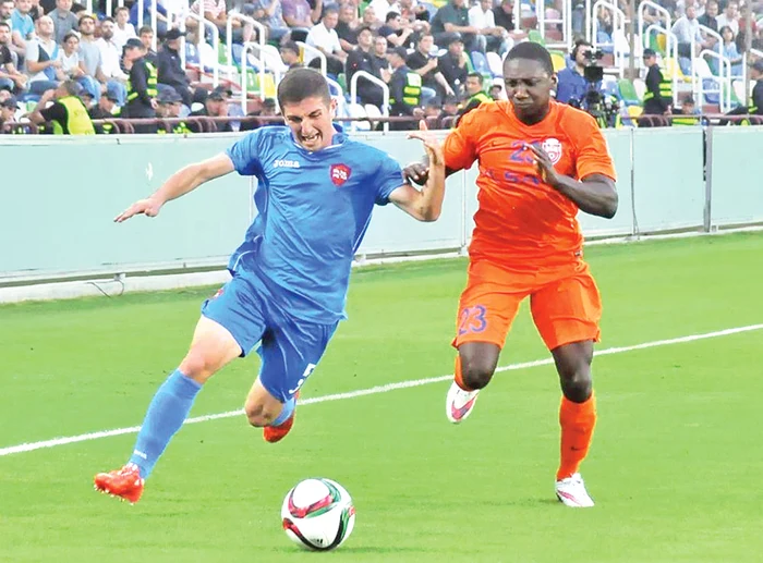 
    Rashid Browne (dreapta) e unul din cei doi olandezi din lotul Botoşaniului  