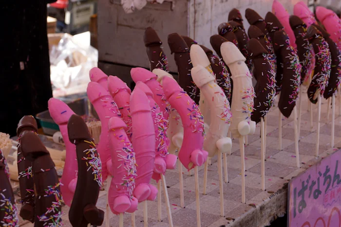 
    Festivalul Fertilității și al Prosperității devine mai popular de la an la an, datorită numeroșilor turiști interesați de fenomenfoto: xiommagazine.jp  