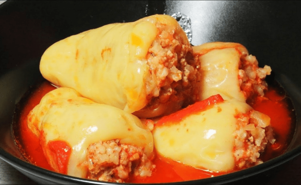 Cum faci cei mai gustoși ardei umpluți. Cât se țin la cuptor și ce ingrediente le dau savoare