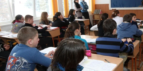 Elevii din Târgu Frumos nu vor să fie colegi cu băiatul ucigaş
