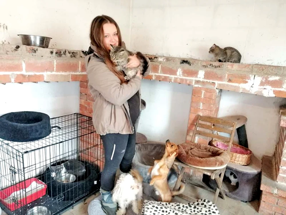 Mirela a salvat peste 100 de animale