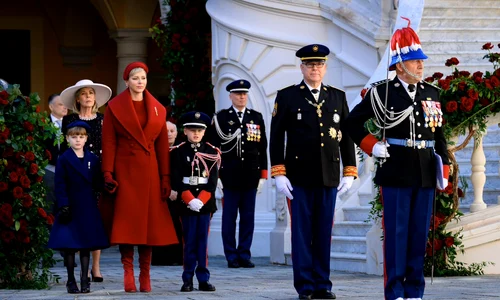 Printesa Charlene si Printul Albert de Monaco, impreuna cu Printul Jacques, Printesa Gabriela, Printesa Caroline de Hanovra de Ziua Nationala a Principatului Monaco   Palais Princier (6) jpg