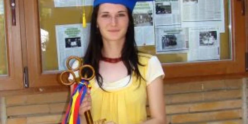 Elena Berechet după ce a primit Cheia facultăţii