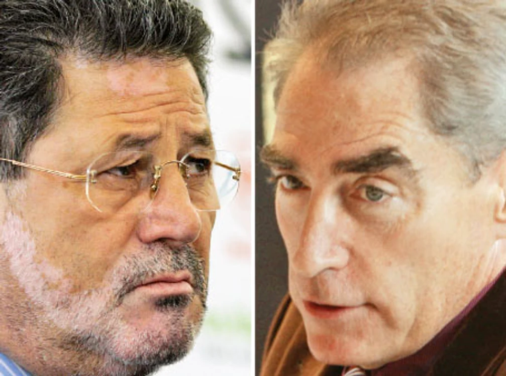 Cornel Dinu (stânga) spune că Petre Roman a fost speriat nevoie-mare de atacurile „teroriştilor“