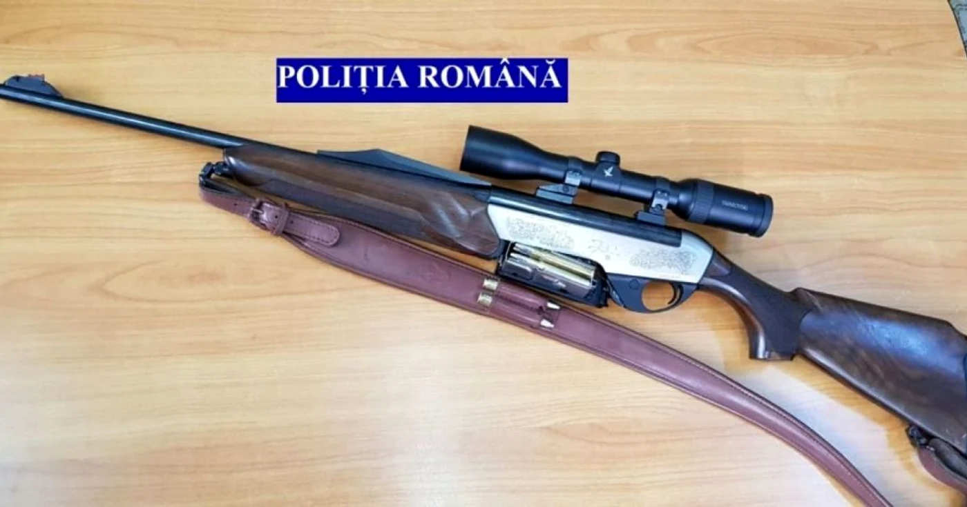 Arma confiscată de poliţişti