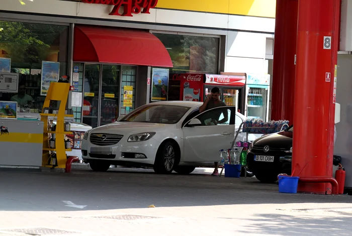 
    Marius Elisei şi-a potolit foamea în oraşFoto: Blitz  