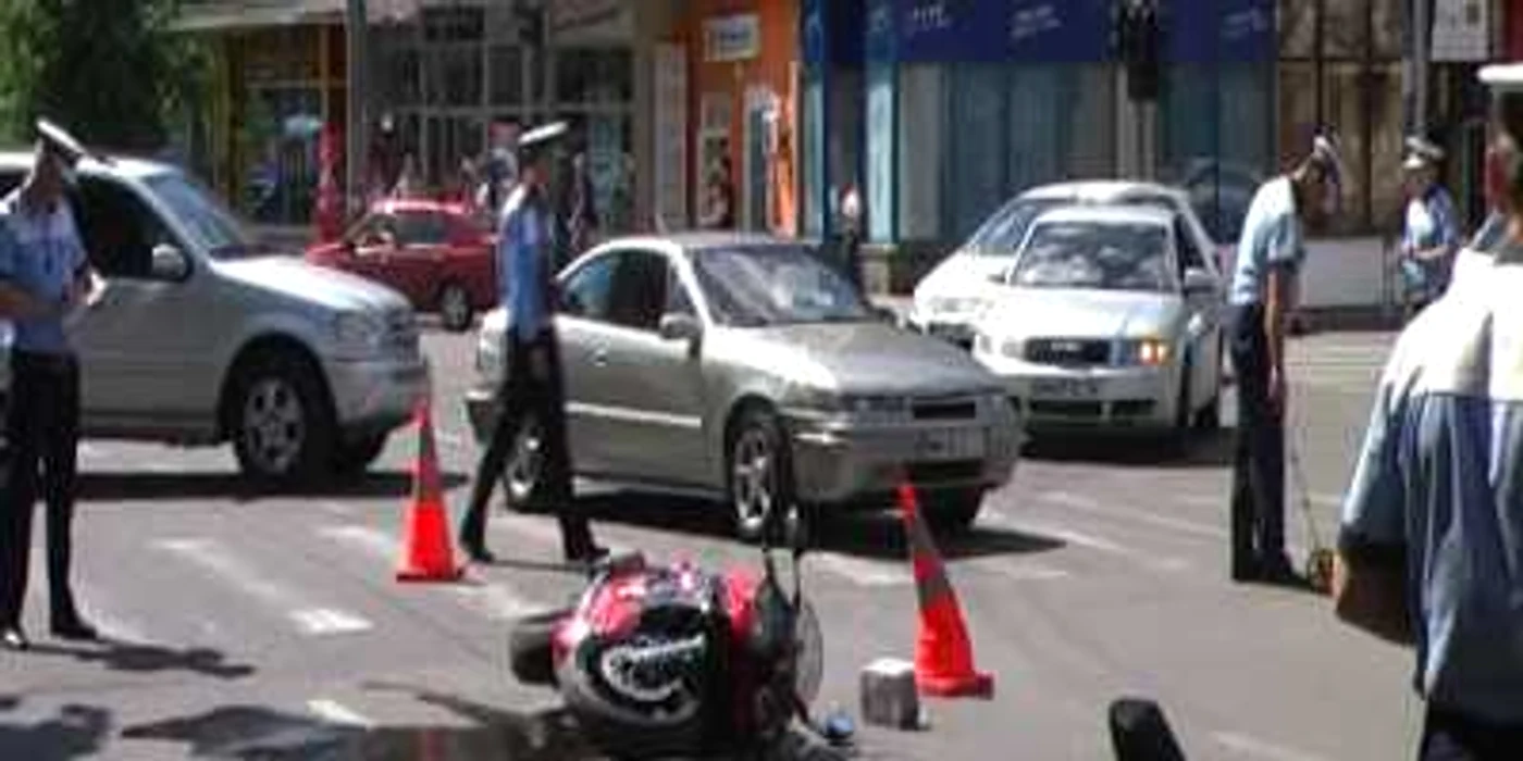 Accidentul a avut loc la intersecţia Bulevardului Bucureşti cu strada Culturii Foto: Adevărul