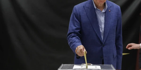 Recep Tayyip Erdogan si sotia voteaza in turul 2 al alegerilor prezidentiale din Turcia 28 mai 2023 FOTO EPA EFE (2) jpg
