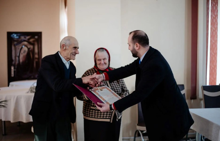 Româncă premiată pentru că a născut 19 copii: „La baza fiecărui mare creștin stă devotamentul mamei”