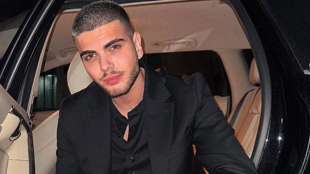 Confesiunea virală de sărbători a artistului Andrei Bănuță: „O las aici pentru când vă simțiți săraci / Aș da de zece ori mașina"