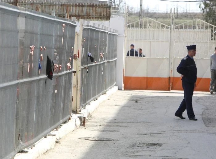 Deţinutul avea de executat o pedeapsă de doi ani şi patru luni de închisoare la Jilava (foto: Marian Iliescu)