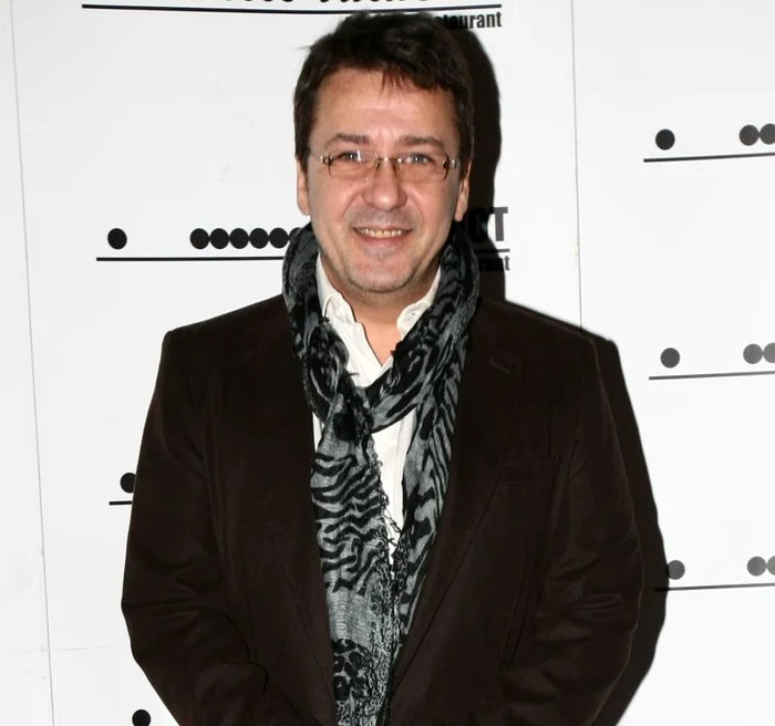 
    Florin Chilian îl ajută pe Codin Maticiuc să aibă grijă de copiii mai puţin norocoşiFoto: Dorin Constanda  