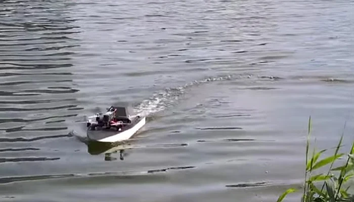 VIDEO Ucraina a prezentat o nouă dronă fluvială, capabilă să lanseze drone FPV