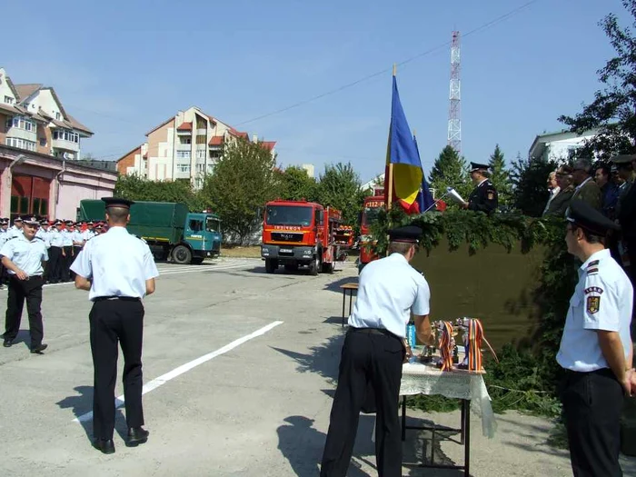 Pompieri au fost felicitaţi de ziua lor pentru rezultatele obţinute