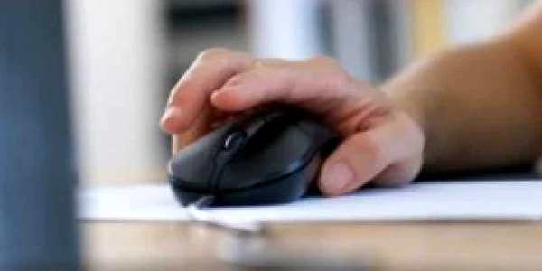65 la sută dintre români folosesc Internetul pentru ştiri şi ziare