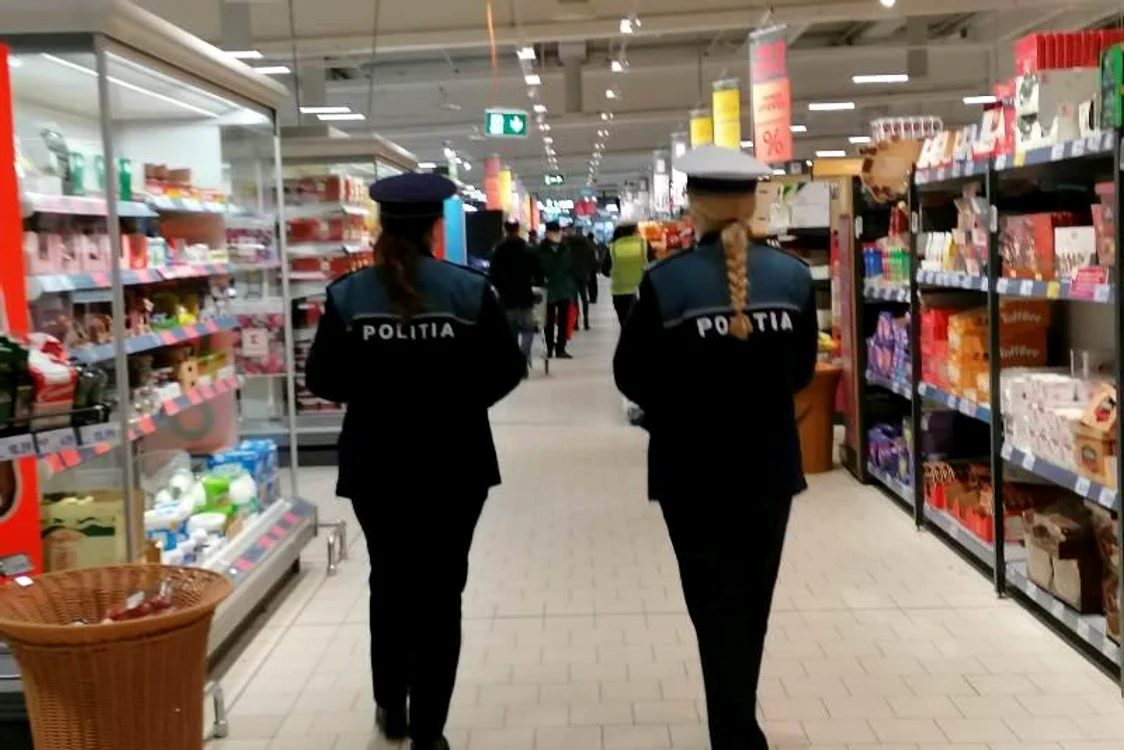 Victimele escrocului erau vânzătoarele din magazinele de cartier. Foto: arhiva adevarul.ro