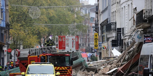 Două imobile alăturate s-au prăbuşit pe o stradă din centrul Lille, în nordul Franţei, pe 12 noiembrie 2022  FOTO Profimedia