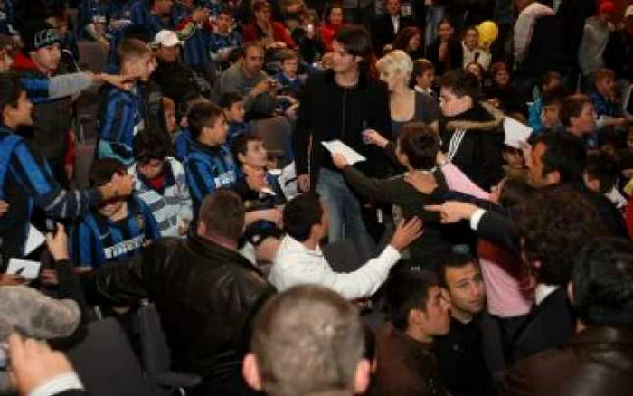 SLATINA:Cristian Chivu a răspuns întrebărilor copiilor