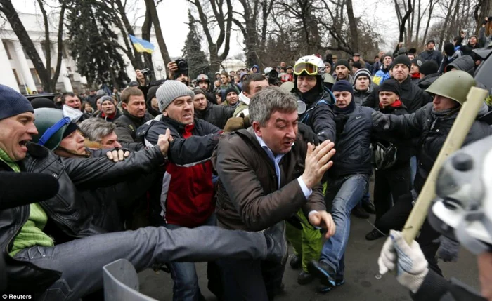 euromaidan afp/getty images via dailymail.co.uk