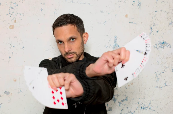 Dynamo,
cel mai captivant magician britanic al ultimului deceniu, a uluit
publicul şi celebrităţile din întreaga lume cu iluzii de mari
proporţii FOTO Discovery Channel