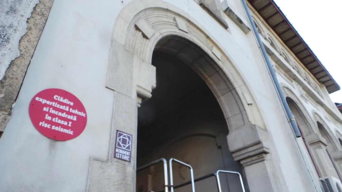 Fostul Tribunal Vrancea este singura clădire expertizată şi încadrată în clasa I de risc seismic FOTO: Ştefan Borcea
