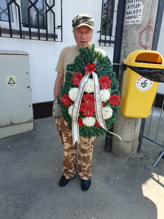 La înmormântarea lui Iliescu  jpg