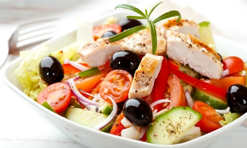 salata piept pui legume shutterstock 92049155 jpeg