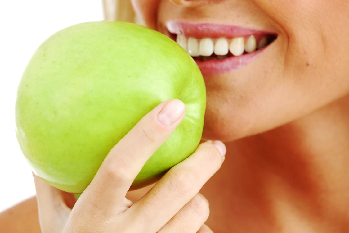 Merele ajută la îndepărtarea plăcii dentare şi a particulelor de pe dinţi. FOTO Shutterstock