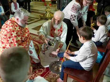 Ritualul spălării picioarelor din Joia Mare FOTO: EDJ