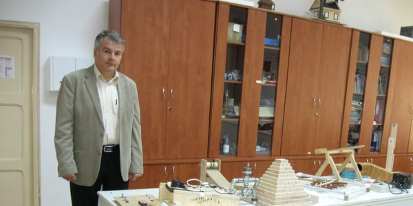 profesor Fizica 1