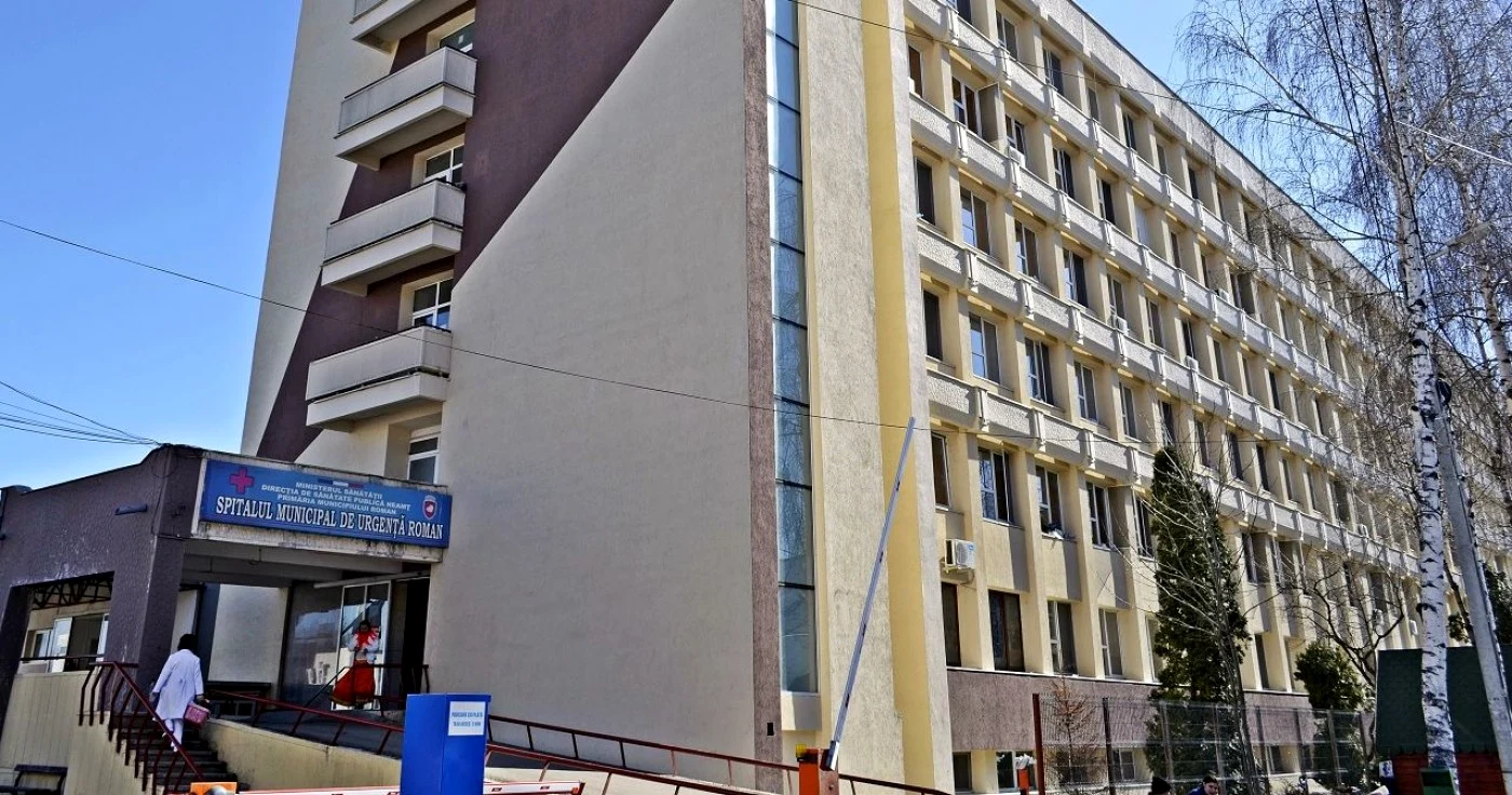 Anchetatorii susţin că la Spitalul Roman o contabilă cerea bani pentru a faculita angajări. FOTO Monitorul Neamţ