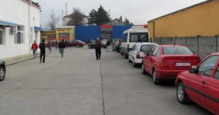 Târgu-Jiu: Şase angajaţi controlează 80 de maşini zilnic