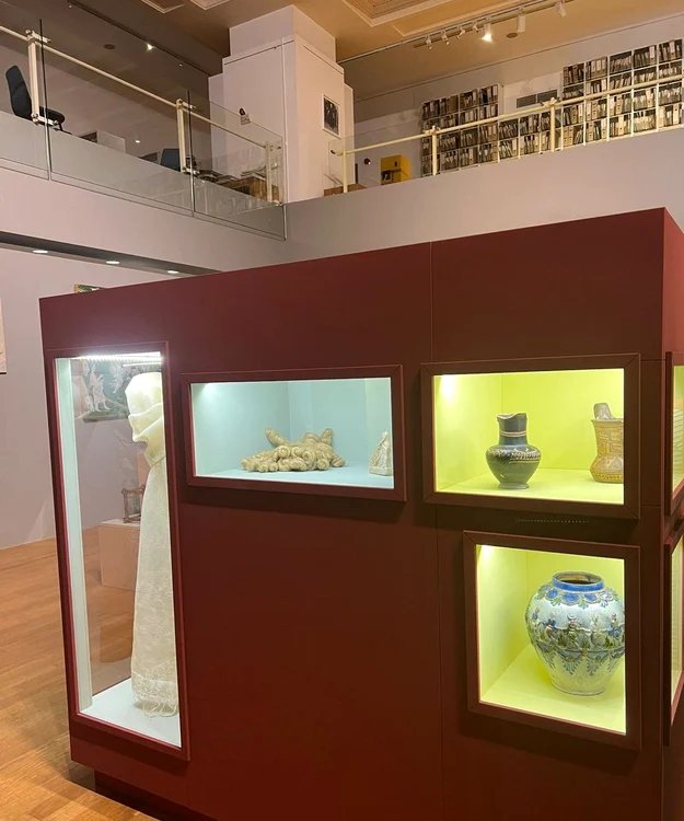 Expoziția „Răsucirea. Triumful provinciei, amurgul imperiilor”, la Muzeul Național de Artă Contemporană (foto: Muzeul Municipiului Bucureşti)