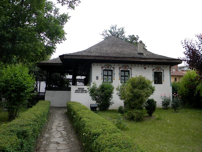 Casa Hagi Prodan, o casă a bunicilor rătăcită în aglomeraţia urbană a Ploieştiului. FOTO Dana Mihai