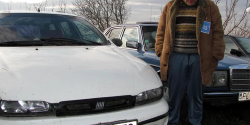 Moldovenii prinşi cu ţigări dau bani grei pentru a-şi recupera maşinile confiscate 