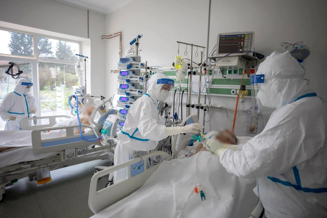 
    Doi pacienți tineri, aflați la ATI, la Spitalul ”Victor Babeș”, au murit infectați cu coronavirusFoto: ROVaccinare  