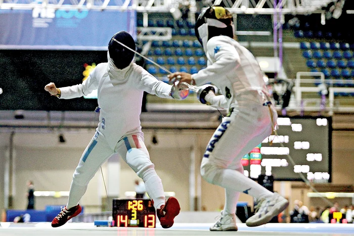 
    Simona şi Adrian sunt  doi dintre cei mai valoroşi  scrimeri ai României  