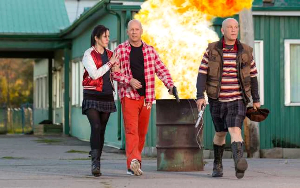 Mary-Louise Parker, Bruce Willis şi John Malkovich în "Greu de pensionat 2" FOTO MediaPro Distribution