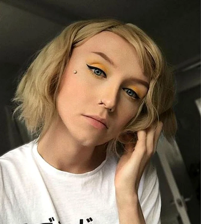 Tânăra transgender i-a trimis, la rândul ei, o imagine cu penisul său Foto: Twitter