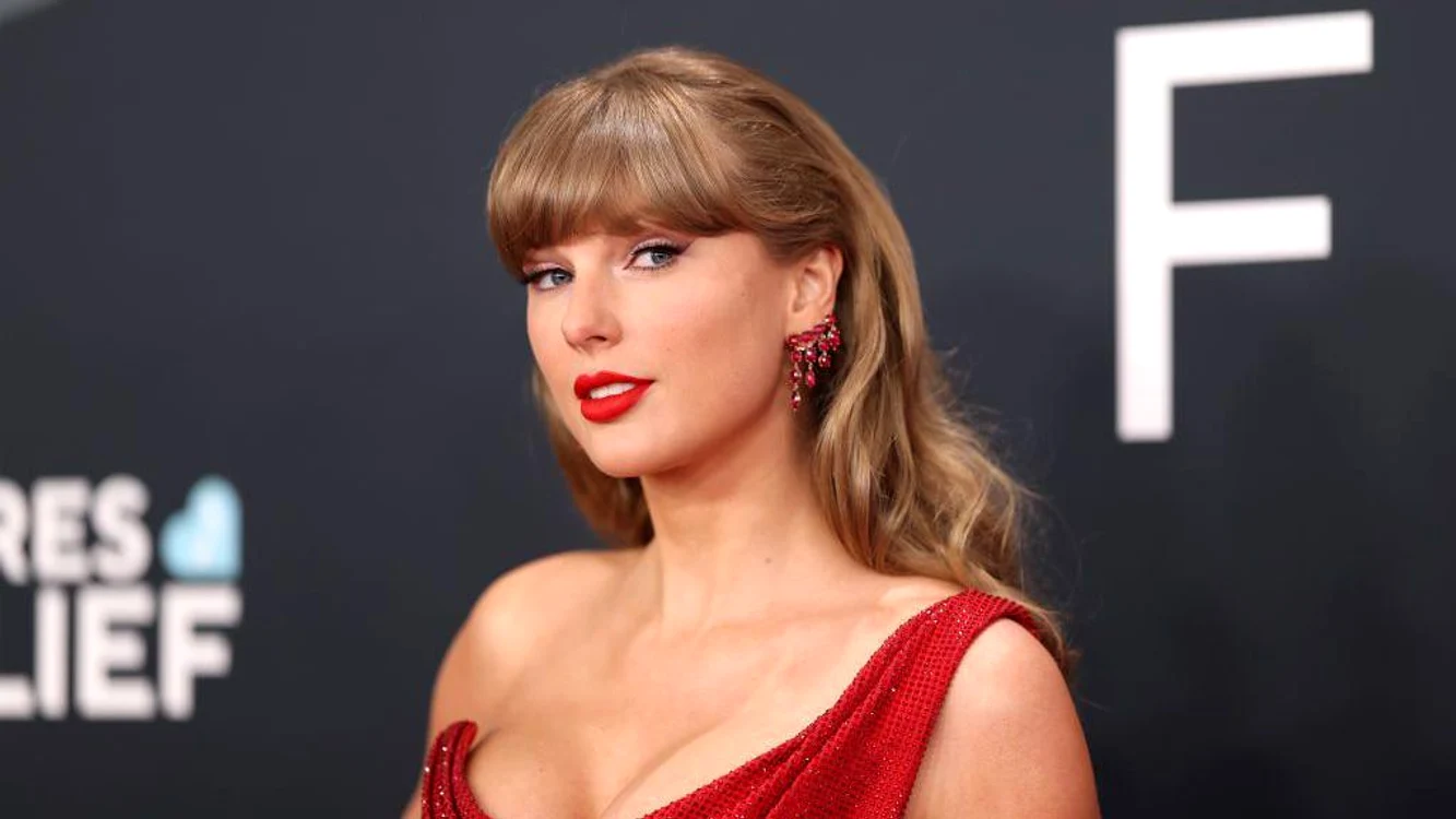 Fanii cumpără gunoaiele rămase de la nunta lui Taylor Swift/sursă foto: social media