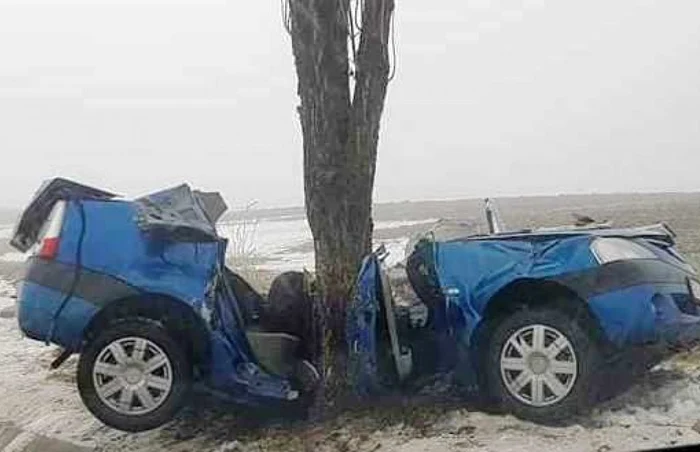 Maşina a fost distrusă complet