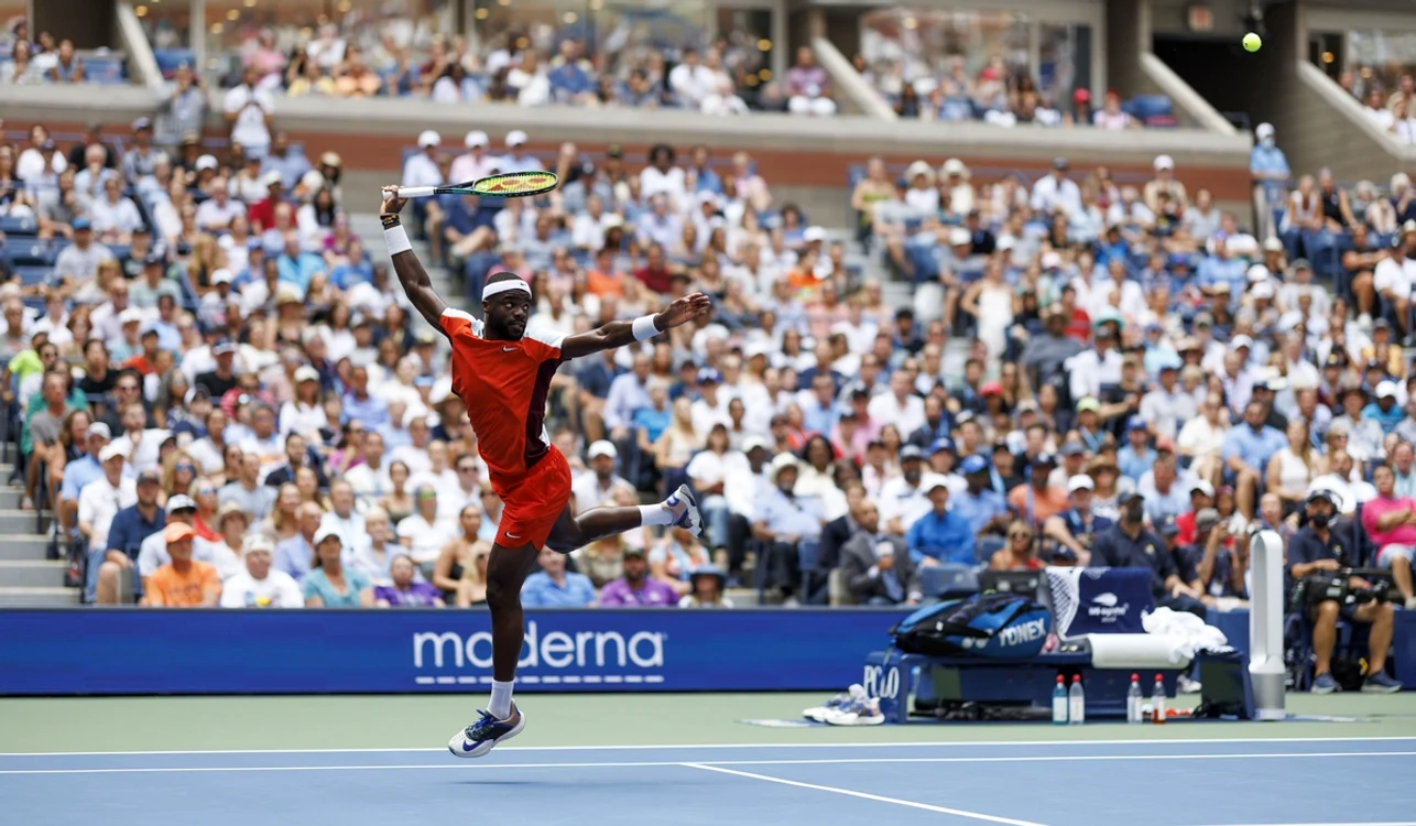  Frances Tiafoe produce surpriza la US Open, ajungând în sferturi (FOTO: EPA)